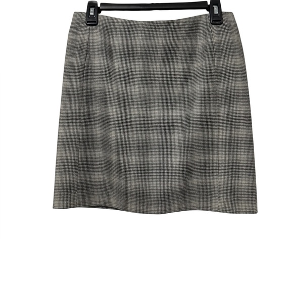Banana Republic Dresses & Skirts - Banana Republic Gray Plaid Wool Skirt (Size 6)